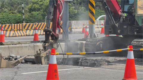 台南玉井橋台電外包商施工　挖斷自來水幹管　水柱噴數公尺高