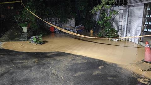 快新聞／豪雨致災！北市文山區景華街土石流　居民暗夜急撤離