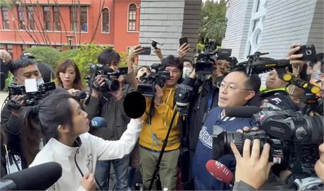 快新聞／遭徐巧芯「比中指」嗆聲　李坤城證實「將提告」：杜絕不良行為