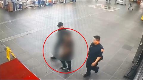 快新聞／北車喋血！大廳出口男遭砍傷　鮮血噴濺一地