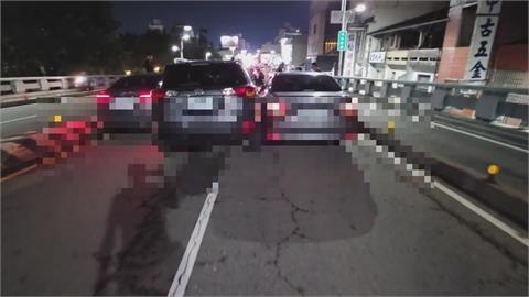 疑變換車道不慎！嘉義嘉雄陸　三車撞成「夾心餅乾」交通一度大亂