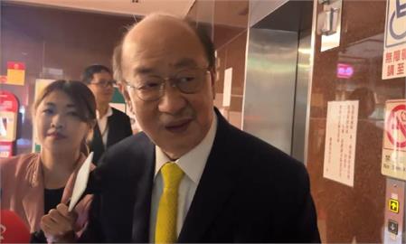 快新聞／柯建銘現身了！　被問「是否辭總召」反應曝光