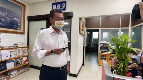 快新聞／倒臥辦公室叫不醒！南投草屯鎮長簡景賢深夜驚傳猝逝　享壽65歲