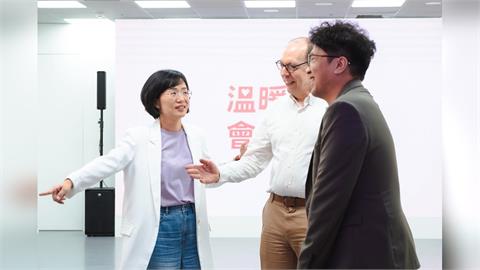 快新聞／美國老師驚呆了！訪台見20年前學生　竟成「雙北市長參選人」