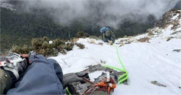 獨攀品田山險成悲劇！新籍男子冰崖受困命懸一線　衛星求救器助力