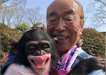 志村健與黑猩猩小龐生前的道別 討抱畫面惹哭大批網友