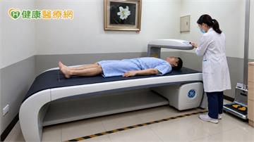 骨密度T值未達-2.5就沒事？醫：一次脆弱性骨折就是警訊
