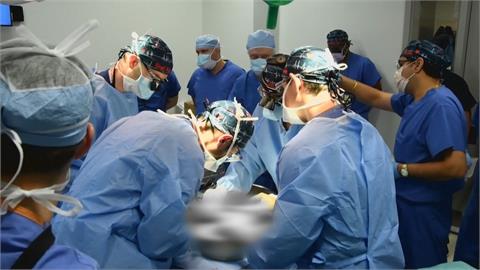 全球第二例豬心移植手術　57歲心臟病患成功移植豬心活命
