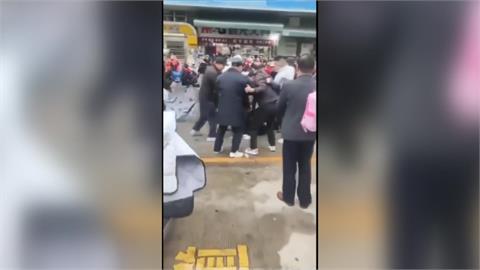 湖南常德一小學前　休旅車衝撞人潮　蘇州校園砍人案連環爆