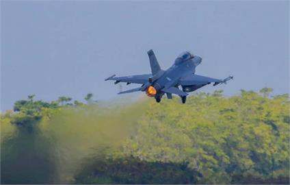 快新聞／網傳F-16戰機衝海峽中線失聯　空軍駁謠言：依社維法舉發