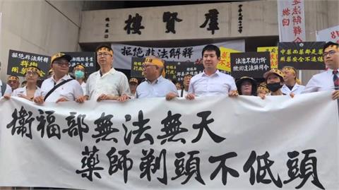 快新聞／3名藥師剃髮轟放寬中藥販售「無法無天」　衛福部澄清了