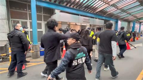 快新聞／如臨大敵！柯爸告別式即將登場　柯文哲囚車塞車估將晚到