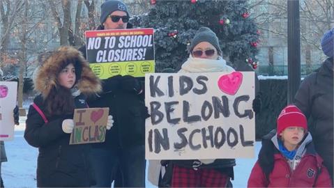 疫情延燒安大略省封控升級 改線上教學家長示威