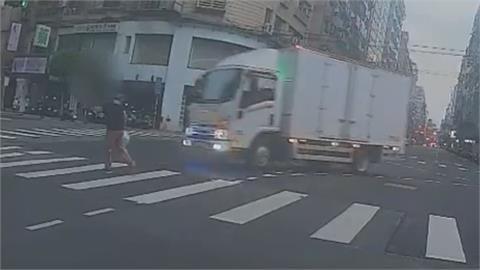貨車左轉疑A柱擋視線　8旬婦遭撞翻一圈　頭部重創身亡