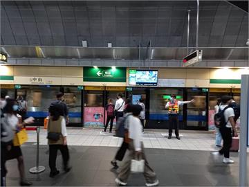 快新聞／春節將至！台北捷運視人潮加開班次　兒童新樂園、貓纜等場館調整服務時間