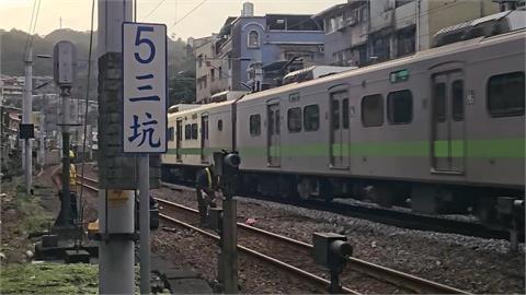 毒嫌深夜闖鐵軌害多班車次大誤點　學生、通勤族崩潰喊遲到了