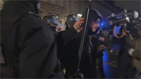 法國反年改示威爆警民衝突　全國310人被捕