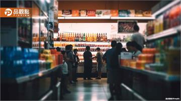 25歲女子超商暴走！砸爛酒瓶狂毀商品 店內慘況曝光