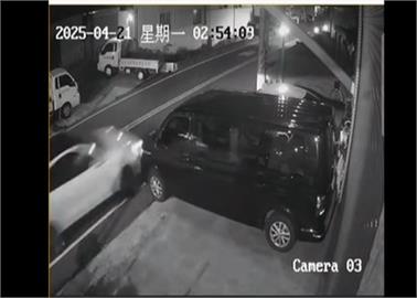 喝爛醉一次撞兩車　肇事駕駛想開溜遭攔
