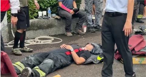 快新聞／辛苦了！屏東工廠爆炸　消防員連夜救火累癱躺地休息