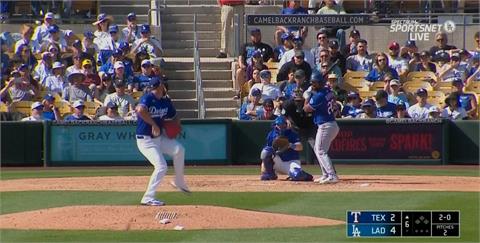 MLB(影)／百多年棒球史上難得一見!　護網當英雄接住斷棒保護球迷