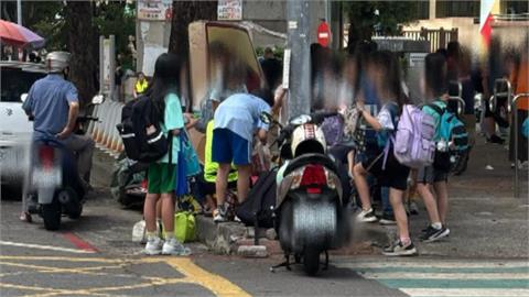 高雄攤商校門口大賣「中國零食」　遭起底疑非法進口　衛生局要查了