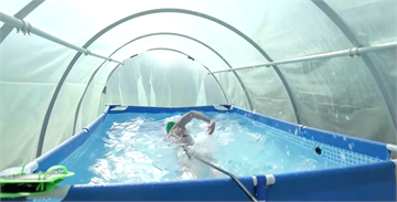 疫情中不鬆懈！波士尼亞游泳小將伊曼 在自製溫室泳池特訓