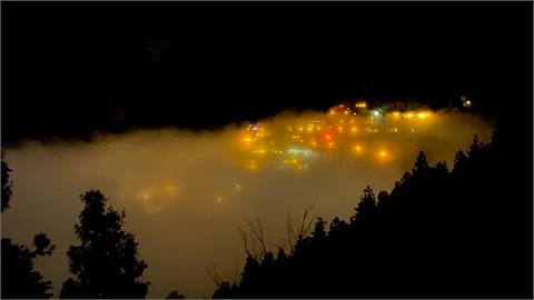 美到不真實！宜蘭太平山莊聖誕夜晚起霧　唯美版「海市蜃樓」現蹤