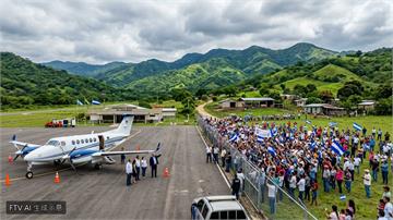 獲川普特赦免45年刑期　宏都拉斯前總統返國