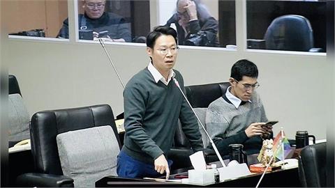 快新聞／苗栗議員競選看板「遭開槍」　陳光軒怒嗆：有事找我
