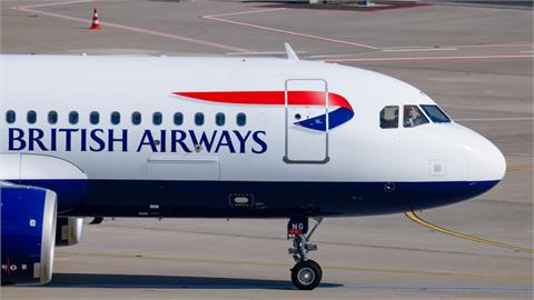 飛機上飄屍臭味！6旬婦遺體塞廚房「加熱13小時」全機伴屍崩潰　航空公司回應了