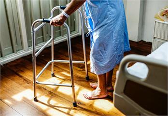 父母倒下只有7天照顧假? 蔡壁如:應建立兩階段「長照孝親假」