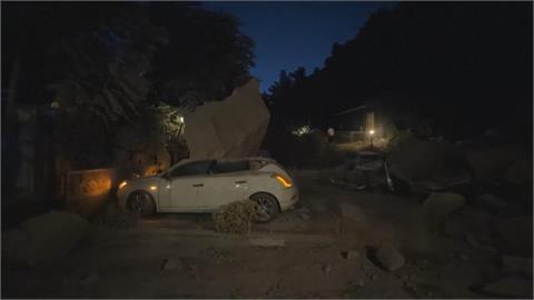 義大利那不勒斯火山區規模4.7地震　巨石砸車怵目驚心