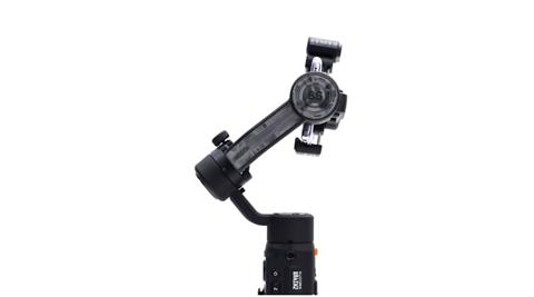 裝上智慧追蹤後　拍攝更便利 Zhiyun Smooth 5S AI
