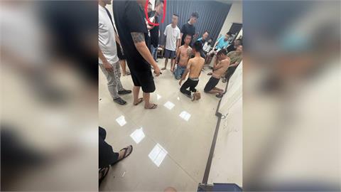 北港媽祖朝天宮董座兒爆私刑逼下跪　警逮11嫌移送畫面曝光
