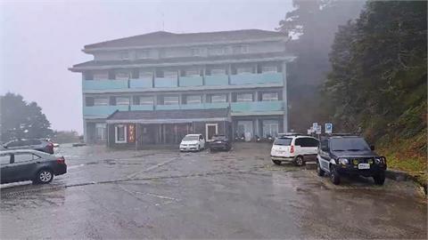 合歡山頂清晨最大陣風13級　南投仁愛農民搶收蔬果