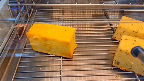 超噁心！　超商熟食區驚見「小蟲吃麵包」畫面曝光
