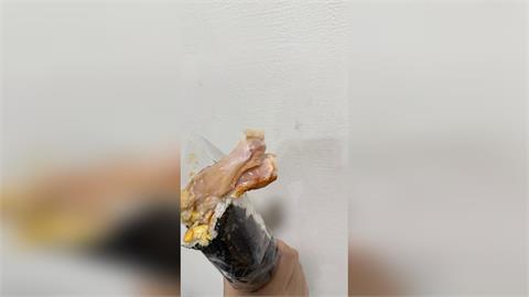 韓式飯捲咔啦雞"整塊生的"　消費者怒檢舉　控店家沒任何關心