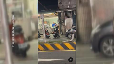 屏東2男店外超火爆打到地上！　顧客「超淡定用餐」奇特反差
