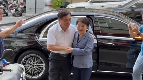 國民黨主席之爭！　郝龍斌同框盧秀燕吃美食　回憶兩人「初見面」