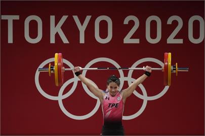 東奧／郭婞淳舉重總和236公斤創奧運紀錄　優雅表情秒圈粉