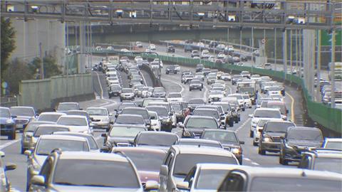 快新聞／清明連假「國道紫爆」宛如大型停車場    國1北上壅塞車潮回堵8公里