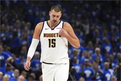 NBA季後賽(影)/被淘汰後有何規劃?金塊當家巨星「小丑」:我要痛飲啤酒