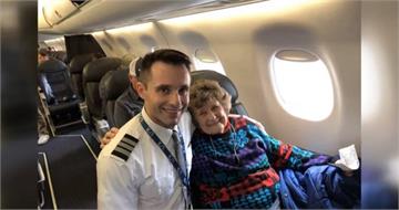 超狂圓夢！88歲阿嬤首搭飛機　打開駕駛艙門竟是親孫