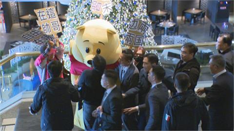 快新聞／喊中國機艦別來時「獨派穿維尼裝場外抗議」　蔣萬安：代表台灣多元民主