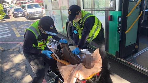 公車煞車疑重心不穩 84歲老翁摔倒"一度失去呼吸心跳"