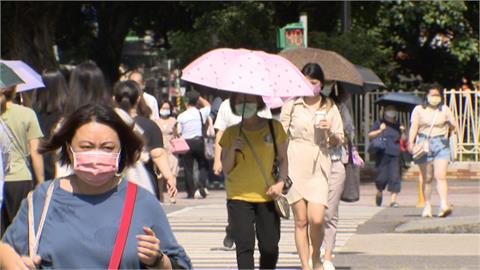 太陽太毒了！他想「擦防曬＋撐傘」又怕被說娘　女鄉民「看法曝光」