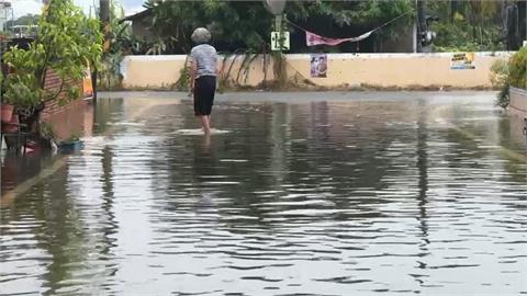 剛經歷喪夫之痛！家中慘淹水　屏東獨居8旬婦無助痛哭