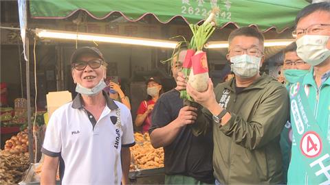 超級星期天！　蔡其昌菜市場拜票　盧秀燕參加迷你足球賽開幕