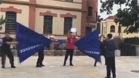 陳情示威不斷！中國警方「拉布擺陣」掩蓋抗議標語　網酸：遮羞布